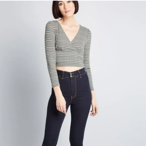⭕️ PRICE FIRM Modcloth Pair with Care Olive Striped Size Small Crop Top - Picture 3 of 9
